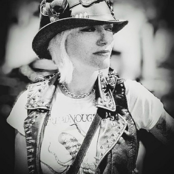 Meet your Posher, Bridget - Picture 3 of 5